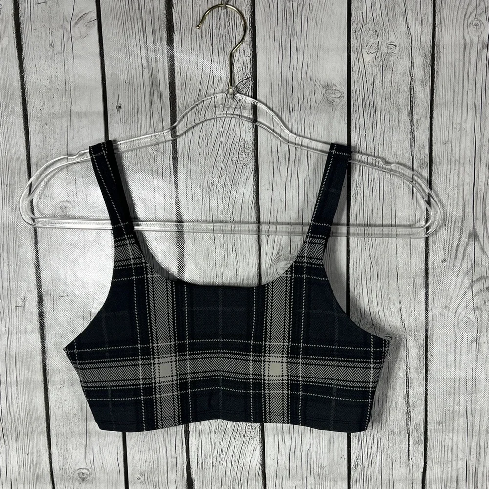 Alo yoga sports bra size M